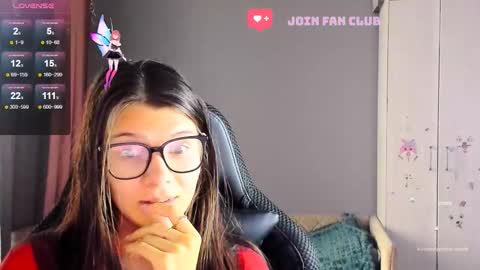 Snapshot of mollylollipop20 chatting on September 2025 04:50:01 AM KIRA online show from September 2025 04:50:01 AM