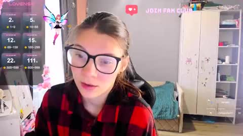 Snapshot of mollylollipop20 chatting on October 2025 05:14:01 AM KIRA online show from October 2025 05:14:01 AM