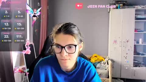 Snapshot of mollylollipop20 chatting on October 2025 06:43:01 AM KIRA online show from October 2025 06:43:01 AM