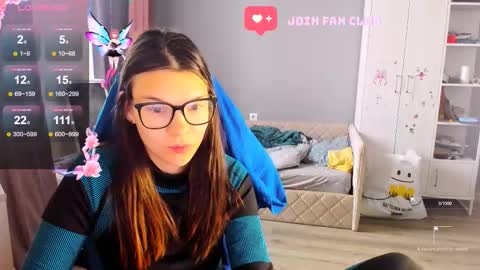 Snapshot of mollylollipop20 chatting on October 2025 04:23:02 AM KIRA online show from October 2025 04:23:02 AM