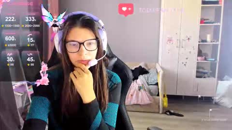 Snapshot of mollylollipop20 chatting on October 2025 05:08:01 AM KIRA online show from October 2025 05:08:01 AM