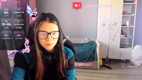 Snapshot of mollylollipop20 chatting on October 2025 05:32:01 AM KIRA online show from October 2025 05:32:01 AM