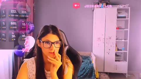 Snapshot of mollylollipop20 chatting on October 2025 06:37:01 AM KIRA online show from October 2025 06:37:01 AM