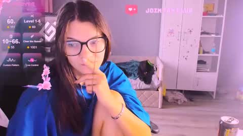 Snapshot of mollylollipop20 chatting on October 2025 07:10:02 AM KIRA online show from October 2025 07:10:02 AM