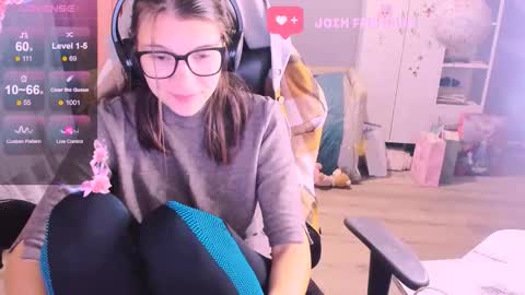 Snapshot of mollylollipop20 chatting on November 2025 01:59:02 AM KIRA online show from November 2025 01:59:02 AM