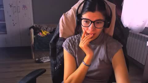 Snapshot of mollylollipop20 chatting on December 2025 05:06:02 AM KIRA online show from December 2025 05:06:02 AM