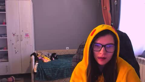 Snapshot of mollylollipop20 chatting on December 2025 06:44:01 AM KIRA online show from December 2025 06:44:01 AM