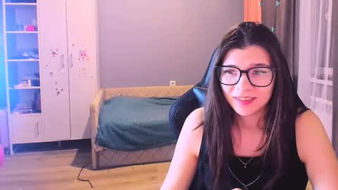 Snapshot of mollylollipop20 chatting on January 2026 01:22:01 AM KIRA online show from January 2026 01:22:01 AM