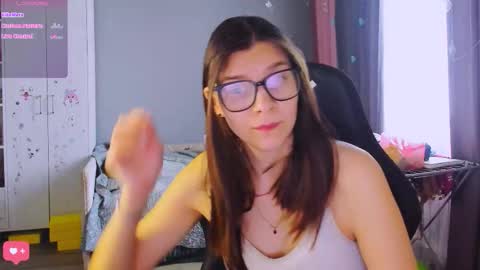 Snapshot of mollylollipop20 chatting on February 2026 05:33:02 AM KIRA online show from February 2026 05:33:02 AM