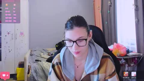 Snapshot of mollylollipop20 chatting on February 2026 04:38:01 AM KIRA online show from February 2026 04:38:01 AM