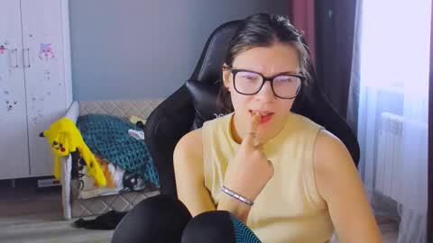 Snapshot of mollylollipop20 chatting on February 2026 07:15:02 AM KIRA online show from February 2026 07:15:02 AM