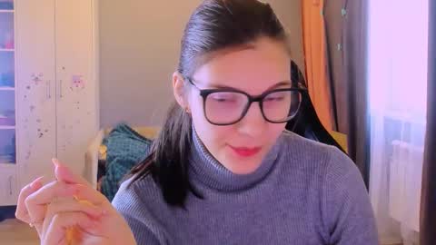 Snapshot of mollylollipop20 chatting on March 2026 01:52:02 AM KIRA online show from March 2026 01:52:02 AM