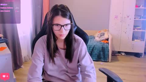 Snapshot of mollylollipop20 chatting on March 2026 03:24:01 AM KIRA online show from March 2026 03:24:01 AM