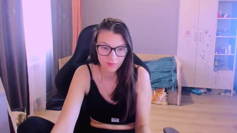 Snapshot of mollylollipop20 chatting on March 2026 03:10:01 AM KIRA online show from March 2026 03:10:01 AM