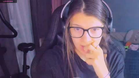 Snapshot of mollylollipop20 chatting on March 2026 05:02:01 PM KIRA online show from March 2026 05:02:01 PM