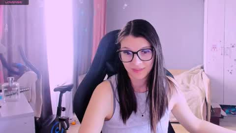Snapshot of mollylollipop20 chatting on April 2026 05:54:02 AM KIRA online show from April 2026 05:54:02 AM
