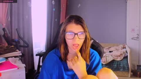 Snapshot of mollylollipop20 chatting on May 2026 05:03:02 AM KIRA online show from May 2026 05:03:02 AM