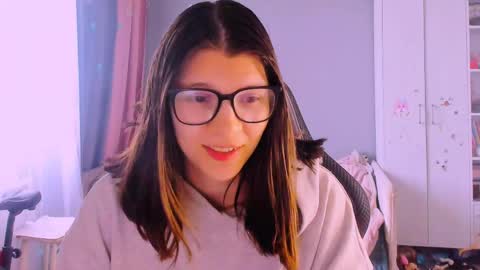  KIRA  online show from May 2026 04:18:01 AM