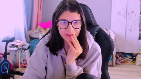  KIRA  online show from May 2026 02:07:02 AM