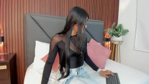 mollylove_ online show from May 2026 07:41:01 PM