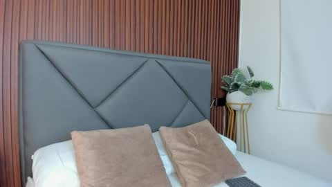 mollylove_ online show from May 2026 07:00:01 PM