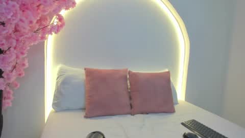 mollylove_ online show from June 2026 07:02:01 PM