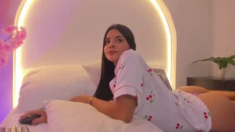 mollylove_ online show from July 2026 07:22:02 PM