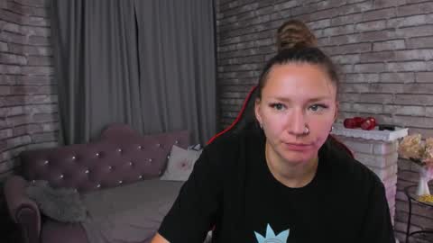 hi im Molly heregreat boobs big heart  warm pussy  online show from October 2025 12:22:02 AM