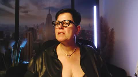 Snapshot of mollysun chatting on September 2025 06:07:01 PM MollySun Nina Randmann online show from September 2025 06:07:01 PM