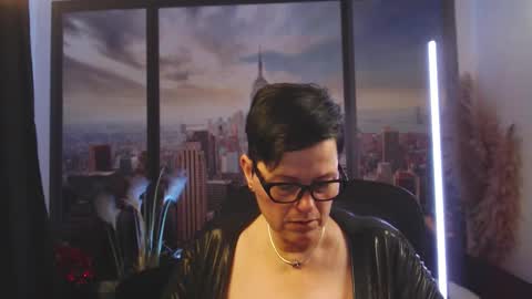 Snapshot of mollysun chatting on September 2025 05:59:01 PM MollySun Nina Randmann online show from September 2025 05:59:01 PM