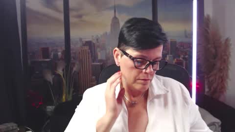 Snapshot of mollysun chatting on September 2025 05:38:01 PM MollySun Nina Randmann online show from September 2025 05:38:01 PM