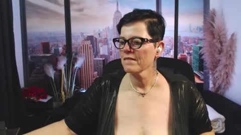 Snapshot of mollysun chatting on October 2025 06:08:02 PM MollySun Nina Randmann online show from October 2025 06:08:02 PM