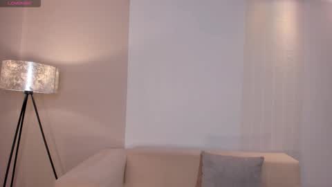 Molly Sunders online show from October 2025 12:26:01 PM