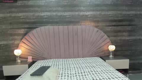 Snapshot of molyboston chatting on October 2025 01:08:01 PM Moly Boston online show from October 2025 01:08:01 PM