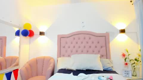 molyrestrepo online show from July 2026 08:00:01 PM