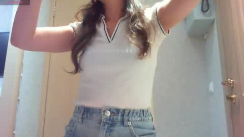 Snapshot of momentbeforedown chatting on October 2025 09:24:01 PM Hailey online show from October 2025 09:24:01 PM