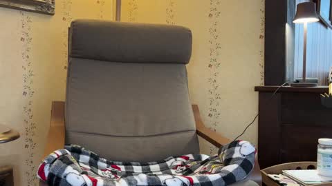 Mia  online show from December 2024 03:00:01 PM