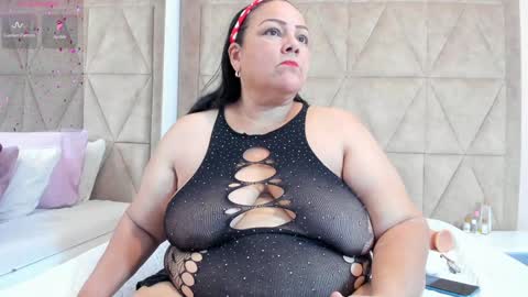 Snapshot of mommy_cute chatting on January 2025 12:41:01 AM Jelitza online show from January 2025 12:41:01 AM