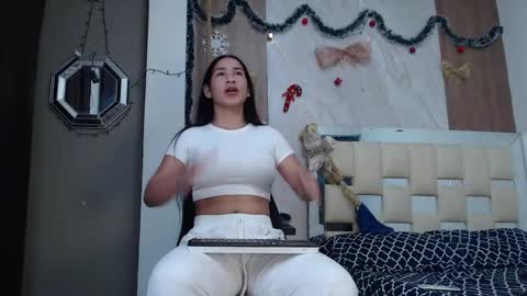 Snapshot of mommy_dulce chatting on January 2026 01:07:02 AM ANDREA online show from January 2026 01:07:02 AM