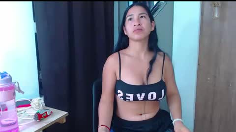 Snapshot of mommy_dulce chatting on February 2026 01:11:02 AM ANDREA online show from February 2026 01:11:02 AM