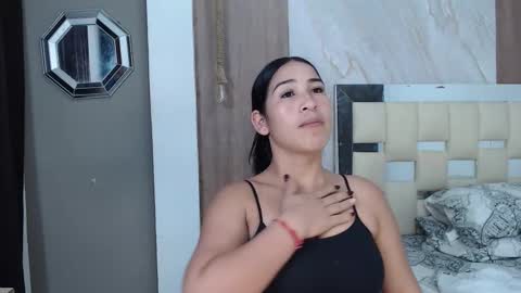 Snapshot of mommy_dulce chatting on February 2026 01:06:02 AM ANDREA online show from February 2026 01:06:02 AM