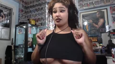 Snapshot of mommybubbles chatting on February 2025 07:31:02 PM Mommy bubbles online show from February 2025 07:31:02 PM