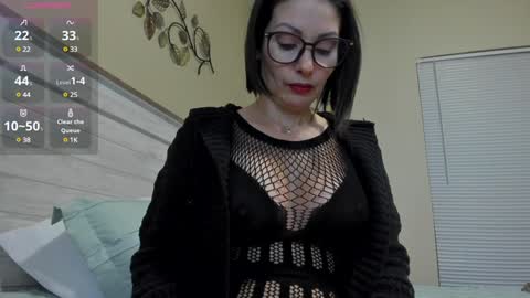 Snapshot of mommyfuckmilf_ chatting on January 2025 12:14:01 PM Anny online show from January 2025 12:14:01 PM