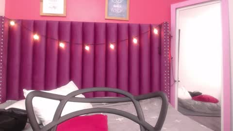 Daphne  online show from February 2025 09:42:02 AM