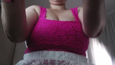 Daphne  online show from October 2025 12:14:02 PM