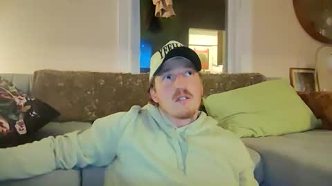 Snapshot of momo9221 chatting on February 2026 12:53:01 AM momo9221 online show from February 2026 12:53:01 AM