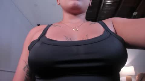 Momo  online show from November 2025 10:03:02 PM