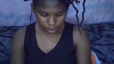 Snapshot of momsdoll chatting on January 2026 05:33:02 AM momsdoll online show from January 2026 05:33:02 AM