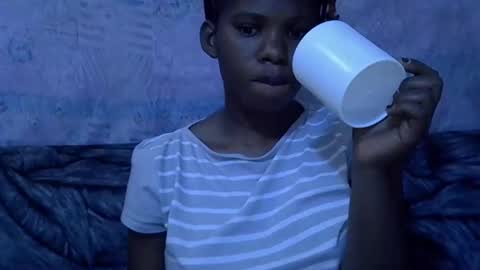 Snapshot of momsdoll chatting on January 2026 06:05:02 AM momsdoll online show from January 2026 06:05:02 AM