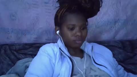 Snapshot of momsdoll chatting on January 2026 06:15:02 AM momsdoll online show from January 2026 06:15:02 AM